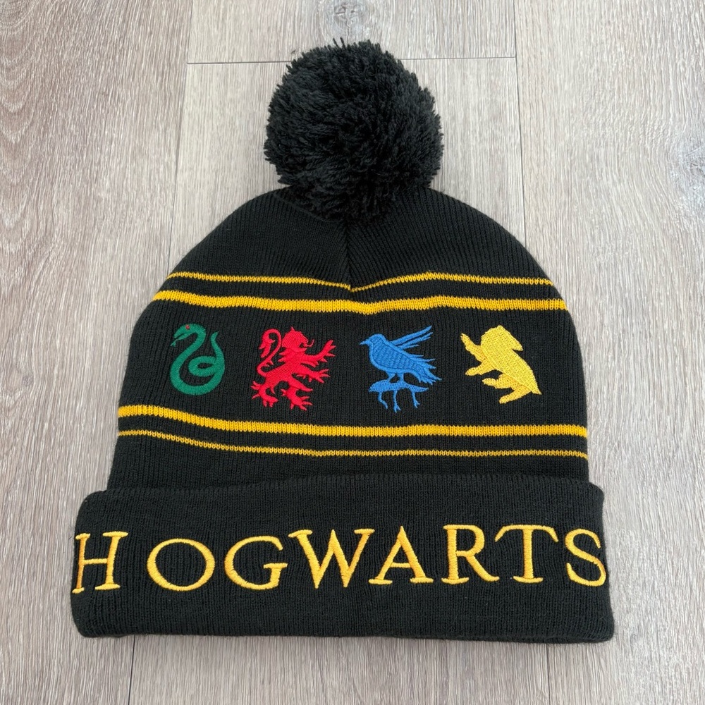 Harry Potter Hogwarts Pom Beanie Hat
